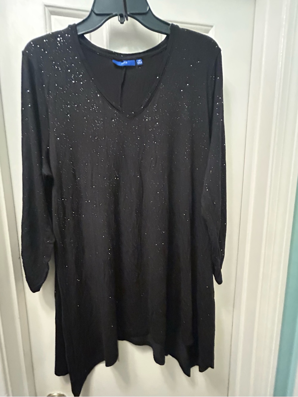 Apt. 9 Black V-Neck Long Sleeve Tunic with Sparkle